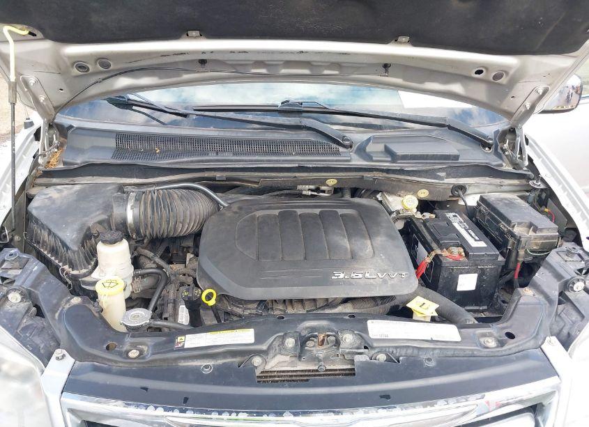 Photo 10 of 2011 Chrysler Town & COUNTRY TOURING-L (VIN 2A4RR8DG0BR758331)