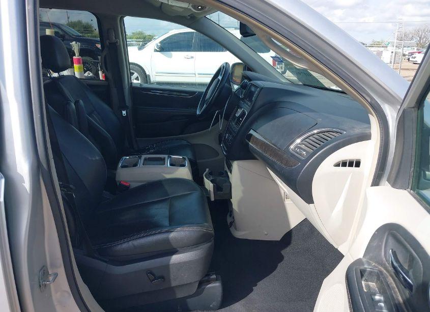 Photo 5 of 2011 Chrysler Town & COUNTRY TOURING-L (VIN 2A4RR8DG0BR758331)