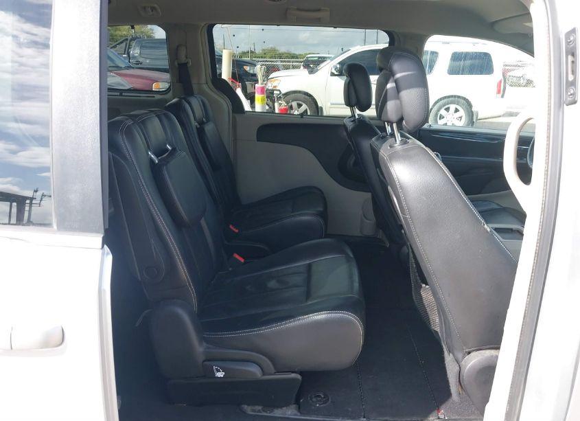 Photo 8 of 2011 Chrysler Town & COUNTRY TOURING-L (VIN 2A4RR8DG0BR758331)