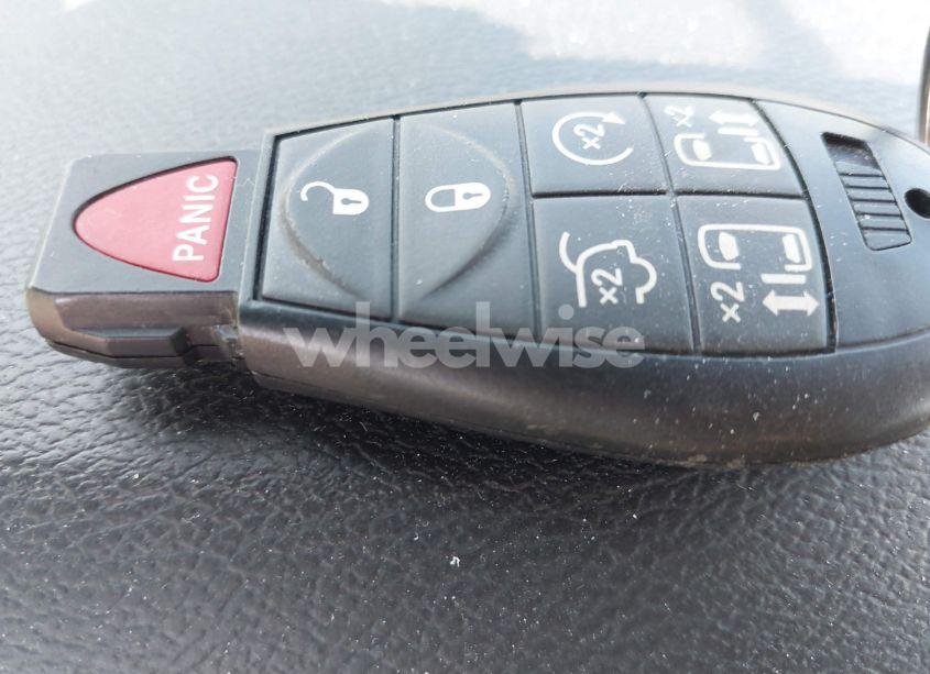 Photo 11 of 2011 Chrysler Town & COUNTRY TOURING-L (VIN 2A4RR8DG0BR760113)