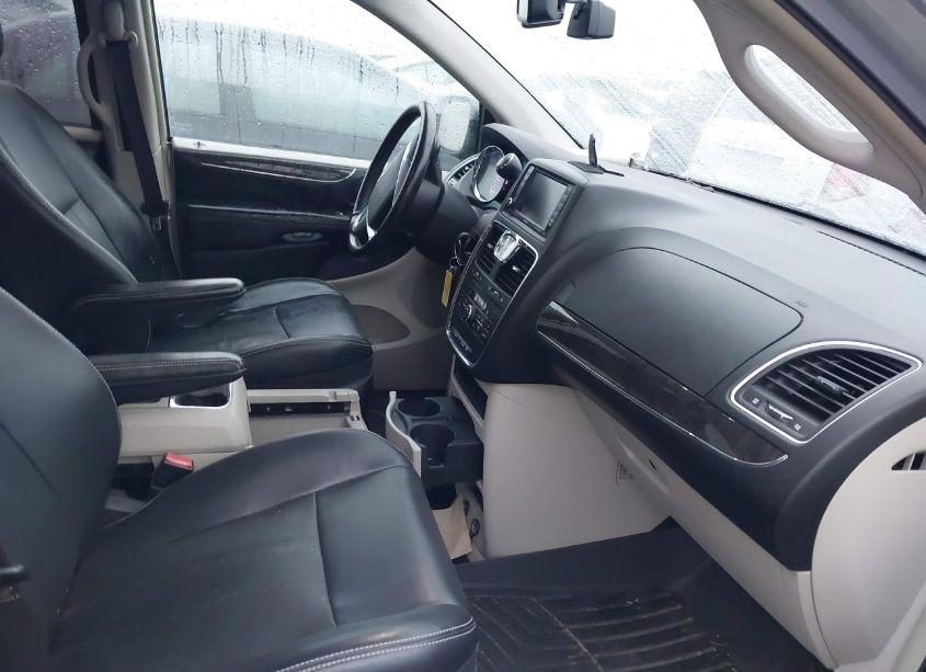 Photo 5 of 2011 Chrysler Town & COUNTRY TOURING-L (VIN 2A4RR8DG0BR760130)