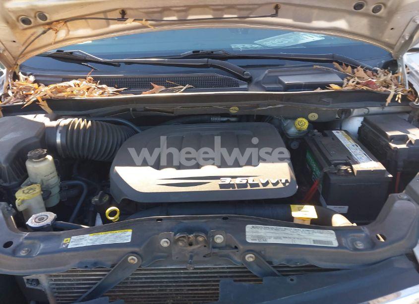 Photo 10 of 2011 Chrysler Town & COUNTRY TOURING-L (VIN 2A4RR8DG0BR779955)