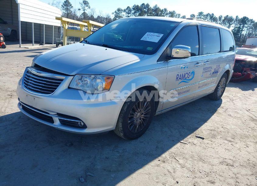 Photo 2 of 2011 Chrysler Town & COUNTRY TOURING-L (VIN 2A4RR8DG0BR779955)