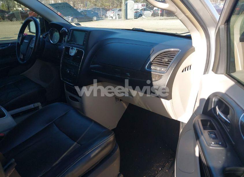 Photo 5 of 2011 Chrysler Town & COUNTRY TOURING-L (VIN 2A4RR8DG0BR779955)