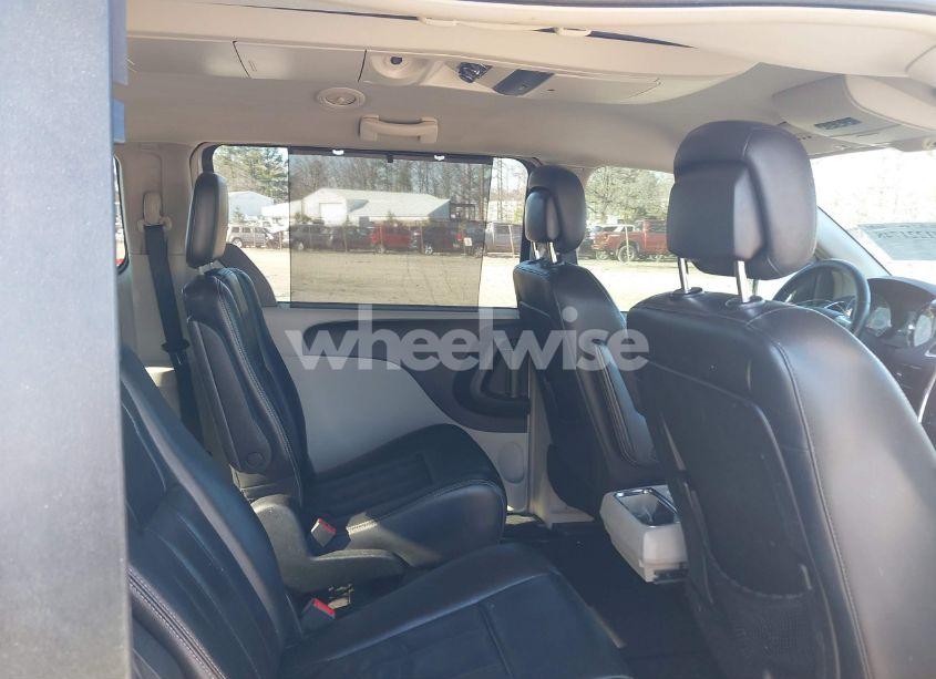 Photo 8 of 2011 Chrysler Town & COUNTRY TOURING-L (VIN 2A4RR8DG0BR779955)