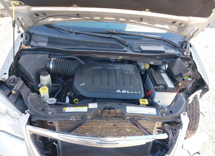 Photo 10 of 2011 Chrysler Town & COUNTRY TOURING-L (VIN 2A4RR8DG0BR781611)