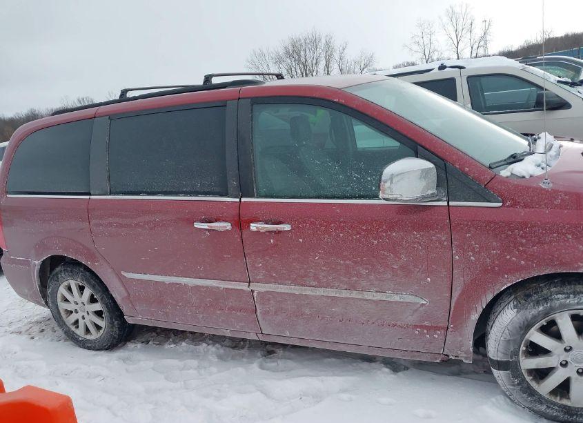 Photo 13 of 2011 Chrysler Town & COUNTRY TOURING-L (VIN 2A4RR8DG1BR604369)