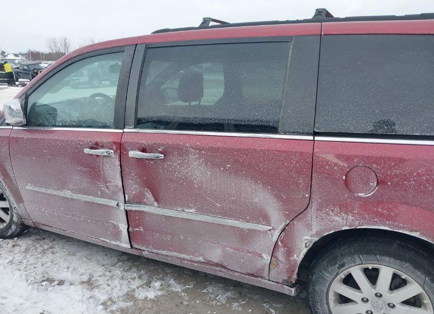 Photo 14 of 2011 Chrysler Town & COUNTRY TOURING-L (VIN 2A4RR8DG1BR604369)