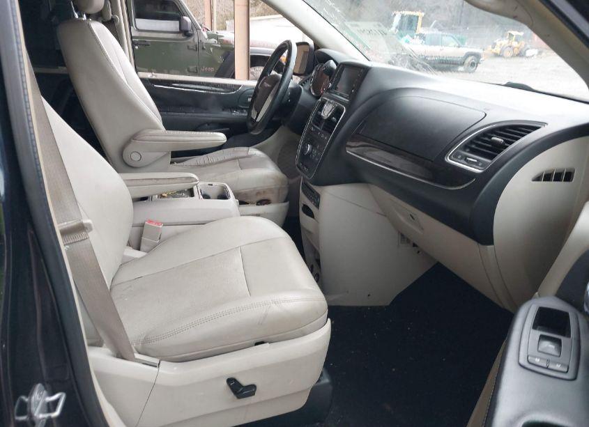 Photo 5 of 2011 Chrysler Town & COUNTRY TOURING-L (VIN 2A4RR8DG1BR609541)