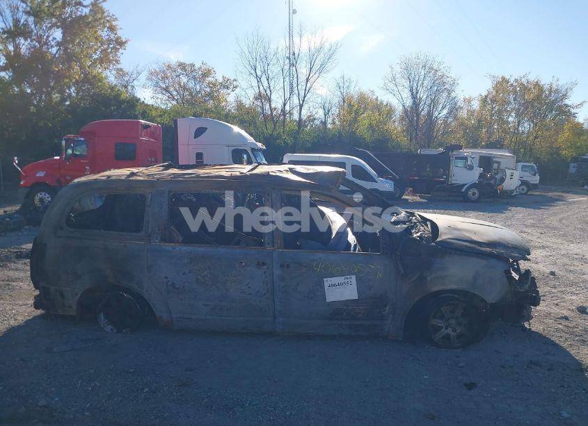 Photo 12 of 2011 Chrysler Town & COUNTRY TOURING-L (VIN 2A4RR8DG1BR641079)