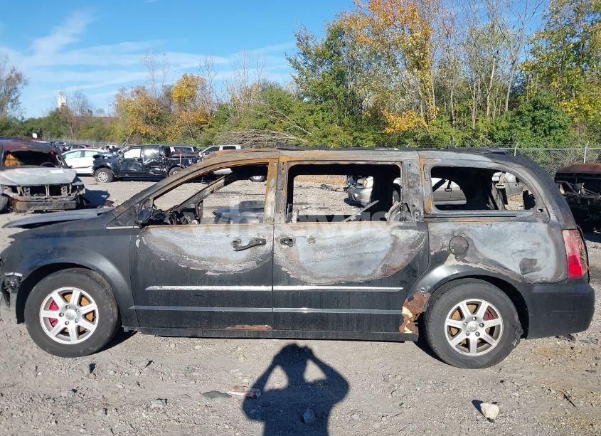 Photo 14 of 2011 Chrysler Town & COUNTRY TOURING-L (VIN 2A4RR8DG1BR641079)