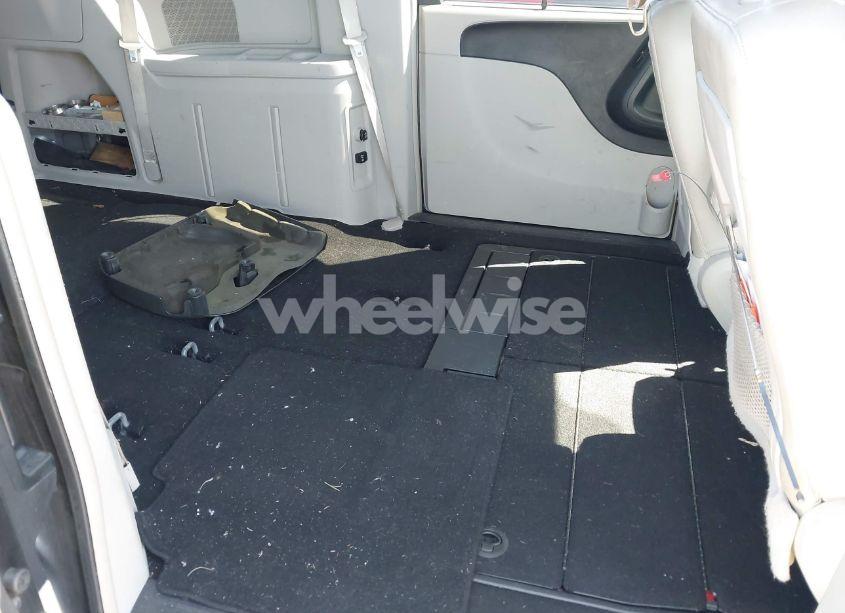 Photo 8 of 2011 Chrysler Town & COUNTRY TOURING-L (VIN 2A4RR8DG1BR645357)