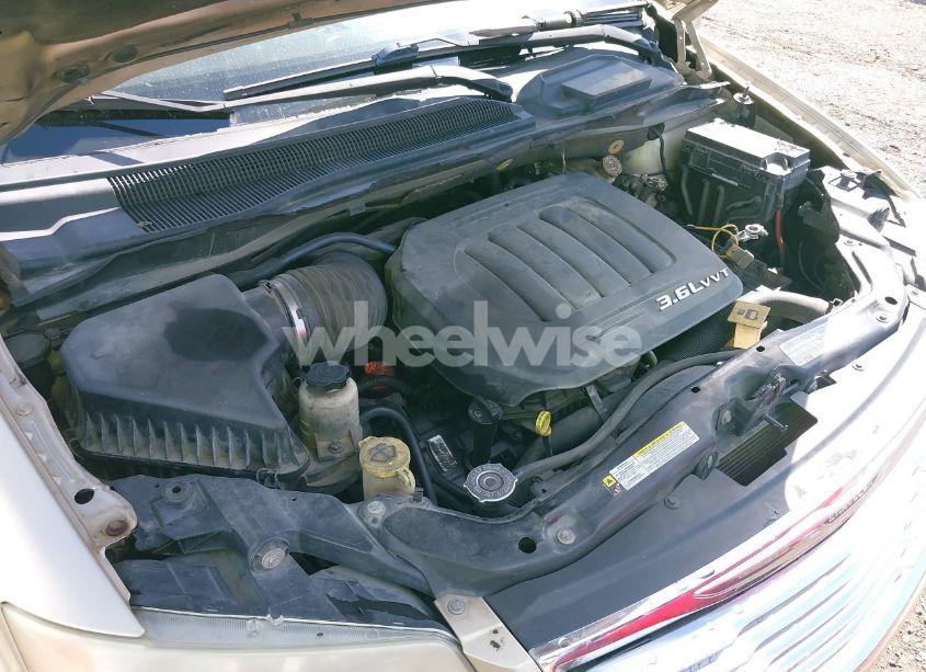 Photo 10 of 2011 Chrysler Town & COUNTRY TOURING-L (VIN 2A4RR8DG1BR676754)