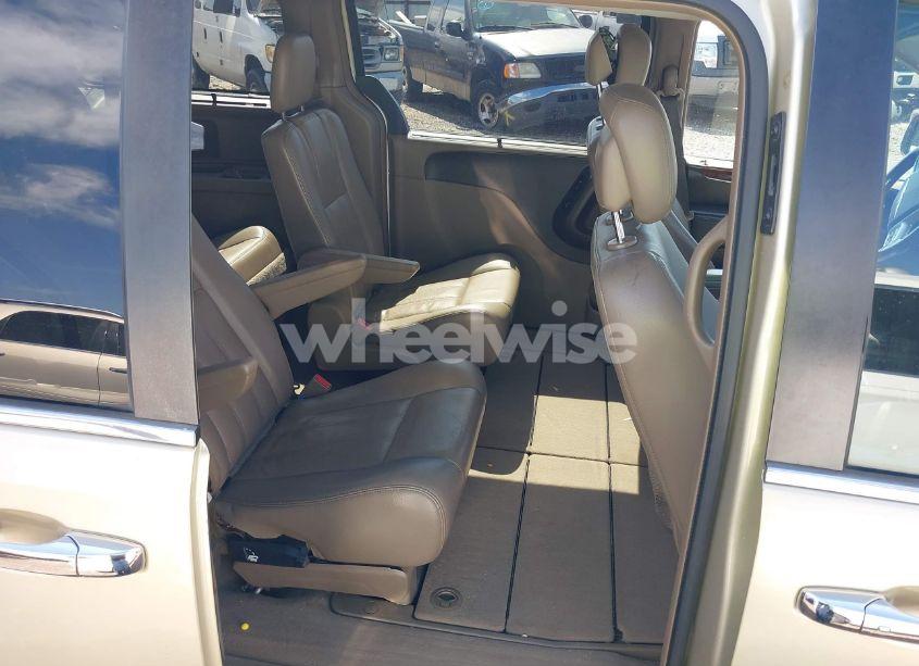 Photo 8 of 2011 Chrysler Town & COUNTRY TOURING-L (VIN 2A4RR8DG1BR676754)