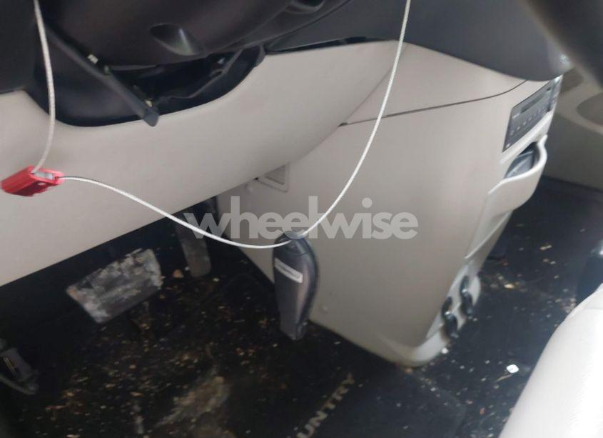 Photo 11 of 2011 Chrysler Town & COUNTRY TOURING-L (VIN 2A4RR8DG1BR781360)