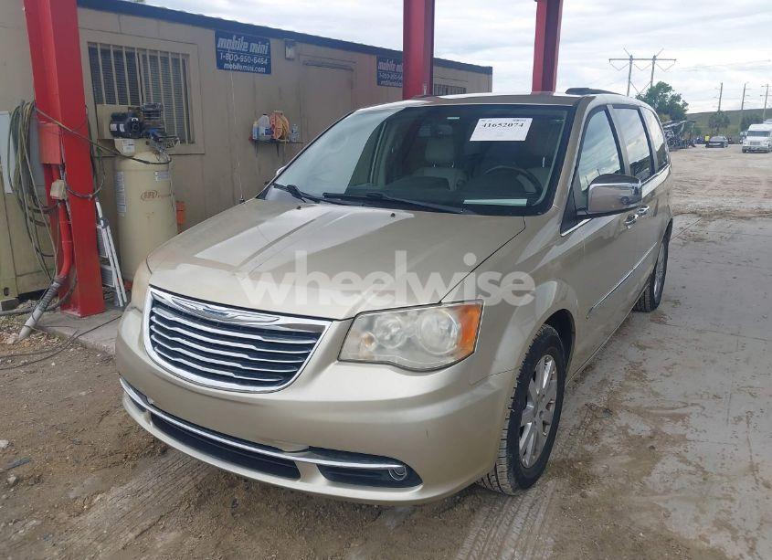 Photo 2 of 2011 Chrysler Town & COUNTRY TOURING-L (VIN 2A4RR8DG1BR781360)