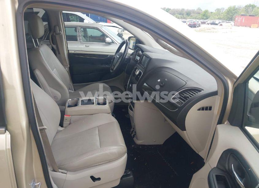 Photo 5 of 2011 Chrysler Town & COUNTRY TOURING-L (VIN 2A4RR8DG1BR781360)