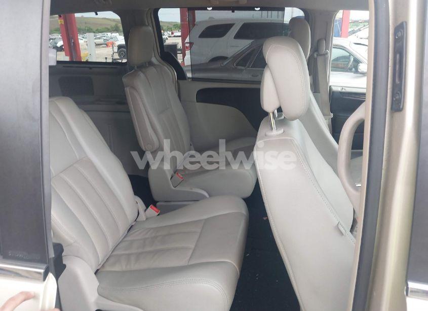 Photo 8 of 2011 Chrysler Town & COUNTRY TOURING-L (VIN 2A4RR8DG1BR781360)