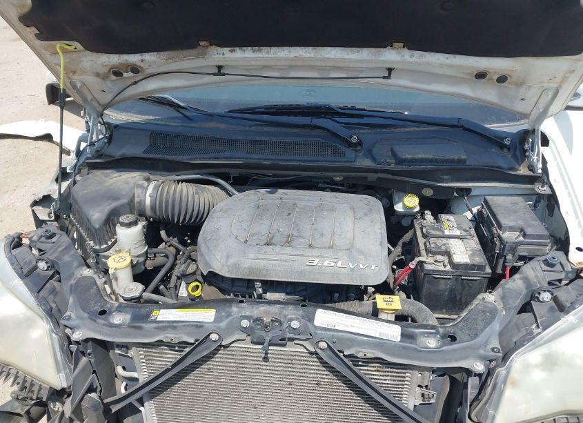 Photo 10 of 2011 Chrysler Town & COUNTRY TOURING-L (VIN 2A4RR8DG2BR655640)