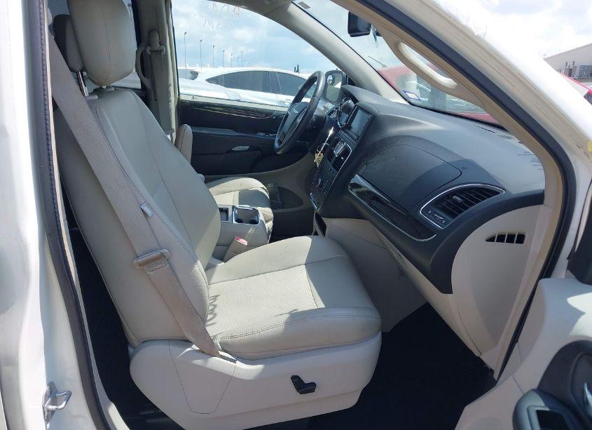 Photo 5 of 2011 Chrysler Town & COUNTRY TOURING-L (VIN 2A4RR8DG2BR655640)