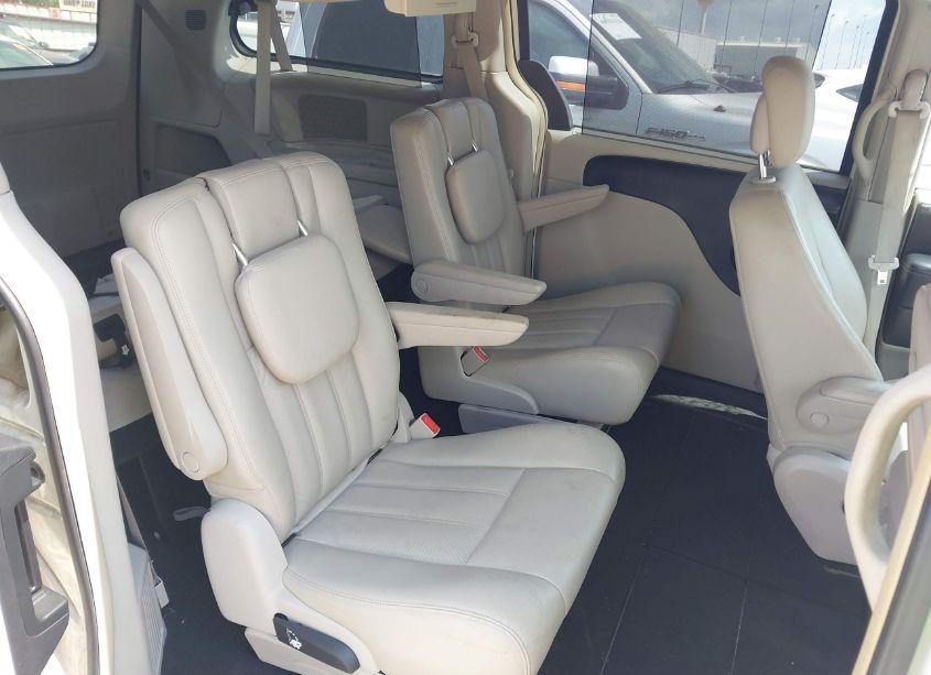 Photo 8 of 2011 Chrysler Town & COUNTRY TOURING-L (VIN 2A4RR8DG2BR655640)