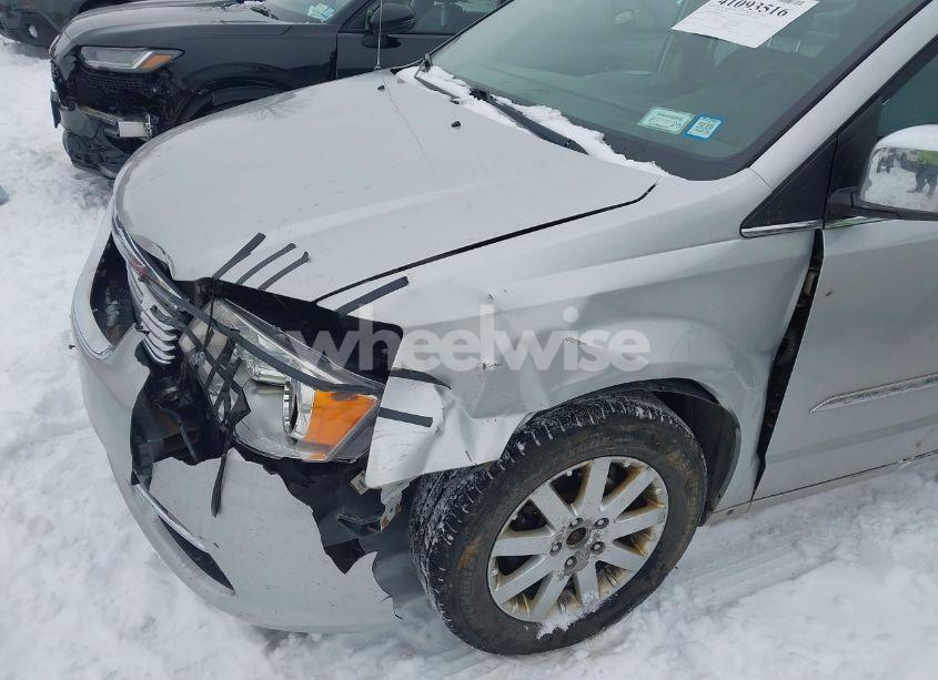 Photo 6 of 2011 Chrysler Town & COUNTRY TOURING-L (VIN 2A4RR8DG2BR683762)