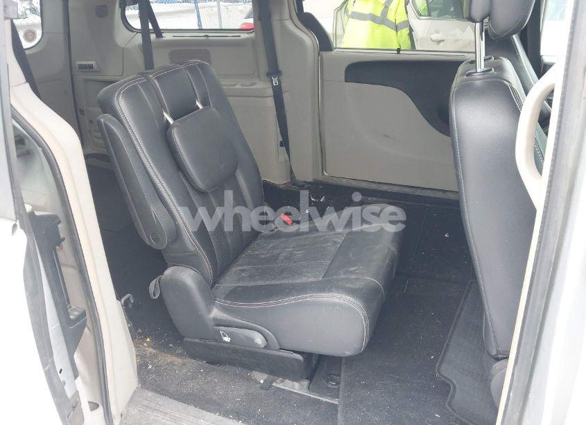 Photo 8 of 2011 Chrysler Town & COUNTRY TOURING-L (VIN 2A4RR8DG2BR683762)