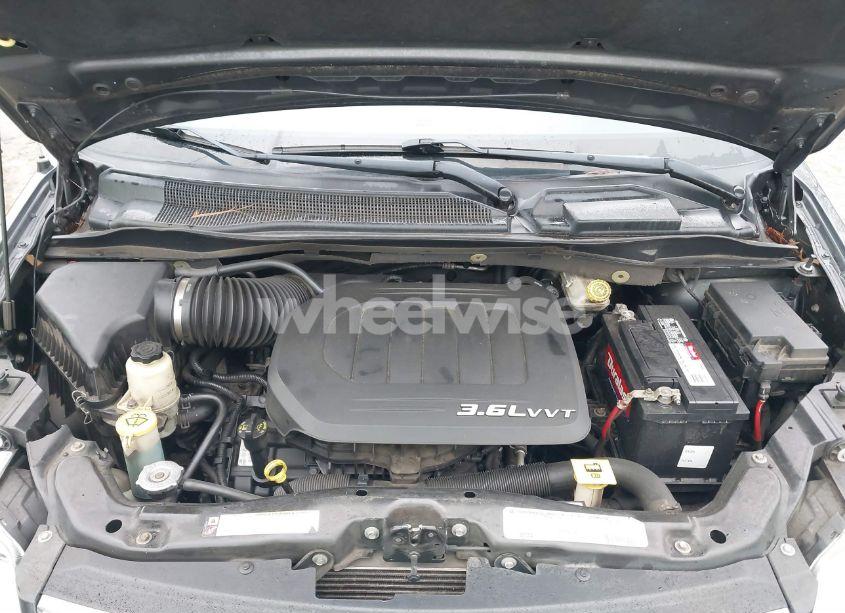 Photo 10 of 2011 Chrysler Town & COUNTRY TOURING-L (VIN 2A4RR8DG2BR782484)