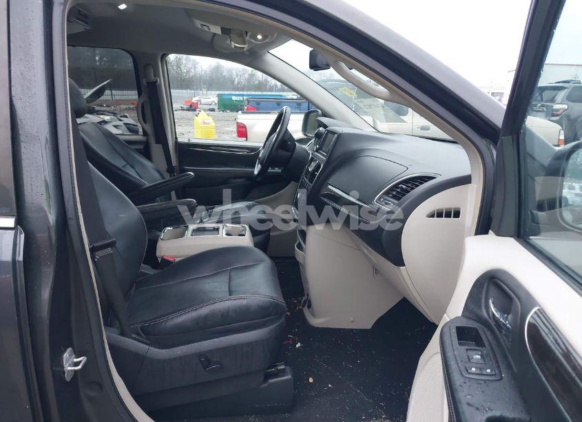 Photo 5 of 2011 Chrysler Town & COUNTRY TOURING-L (VIN 2A4RR8DG2BR782484)