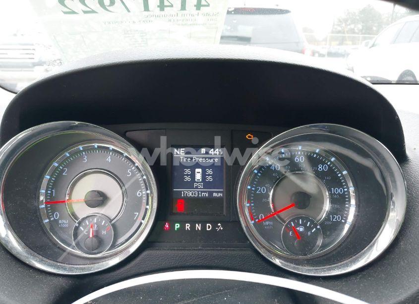 Photo 7 of 2011 Chrysler Town & COUNTRY TOURING-L (VIN 2A4RR8DG2BR782484)