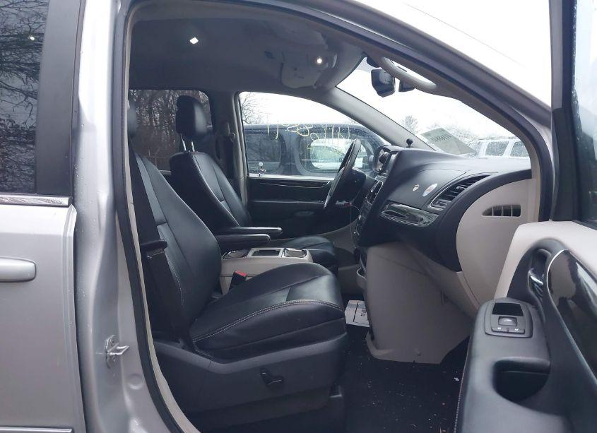 Photo 5 of 2011 Chrysler Town & COUNTRY TOURING-L (VIN 2A4RR8DG2BR797776)