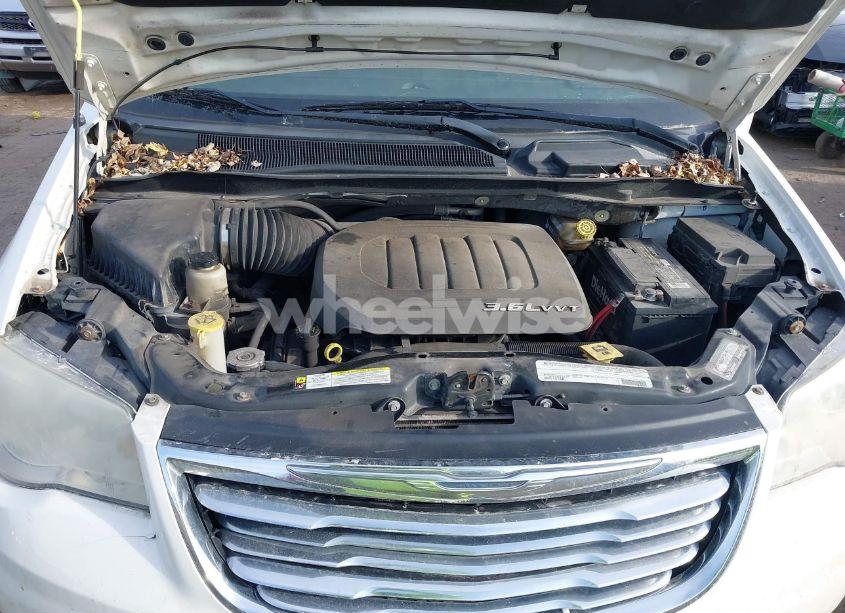 Photo 10 of 2011 Chrysler Town & COUNTRY TOURING-L (VIN 2A4RR8DG3BR607306)