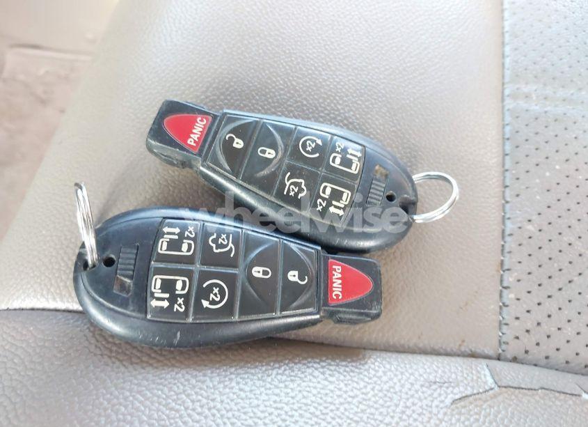 Photo 11 of 2011 Chrysler Town & COUNTRY TOURING-L (VIN 2A4RR8DG3BR619178)