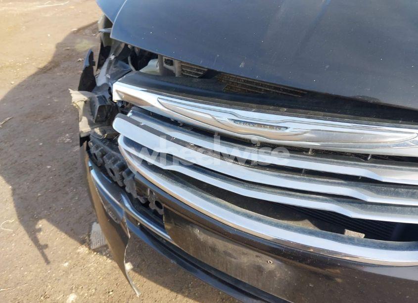 Photo 12 of 2011 Chrysler Town & COUNTRY TOURING-L (VIN 2A4RR8DG3BR619178)