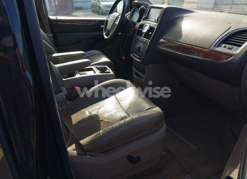 Photo 5 of 2011 Chrysler Town & COUNTRY TOURING-L (VIN 2A4RR8DG3BR619178)