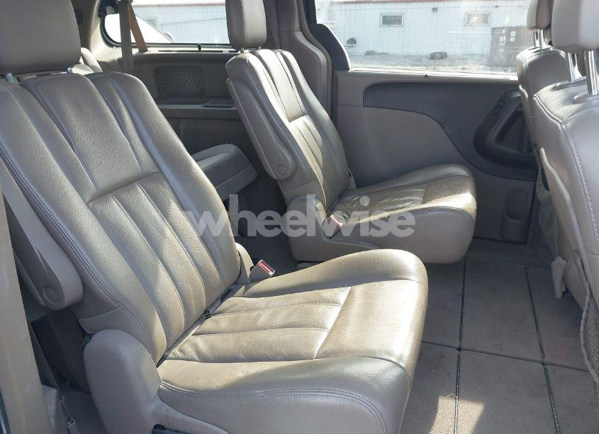 Photo 8 of 2011 Chrysler Town & COUNTRY TOURING-L (VIN 2A4RR8DG3BR619178)