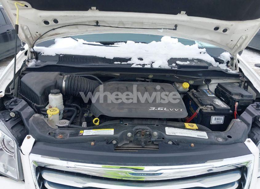 Photo 10 of 2011 Chrysler Town & COUNTRY TOURING-L (VIN 2A4RR8DG3BR633419)