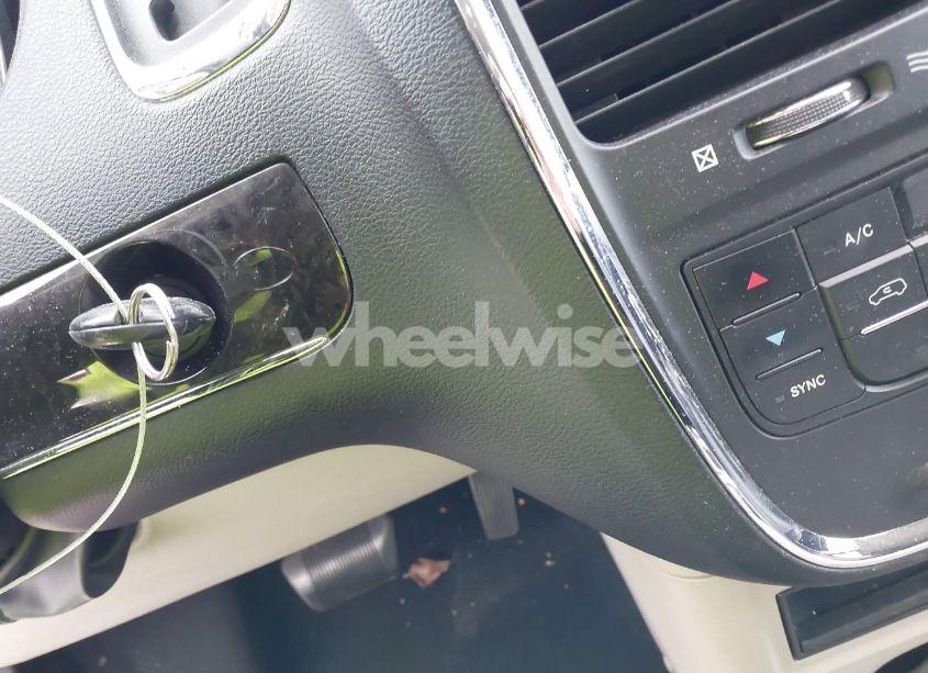 Photo 11 of 2011 Chrysler Town & COUNTRY TOURING-L (VIN 2A4RR8DG3BR633419)