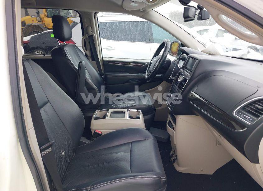 Photo 5 of 2011 Chrysler Town & COUNTRY TOURING-L (VIN 2A4RR8DG3BR633419)