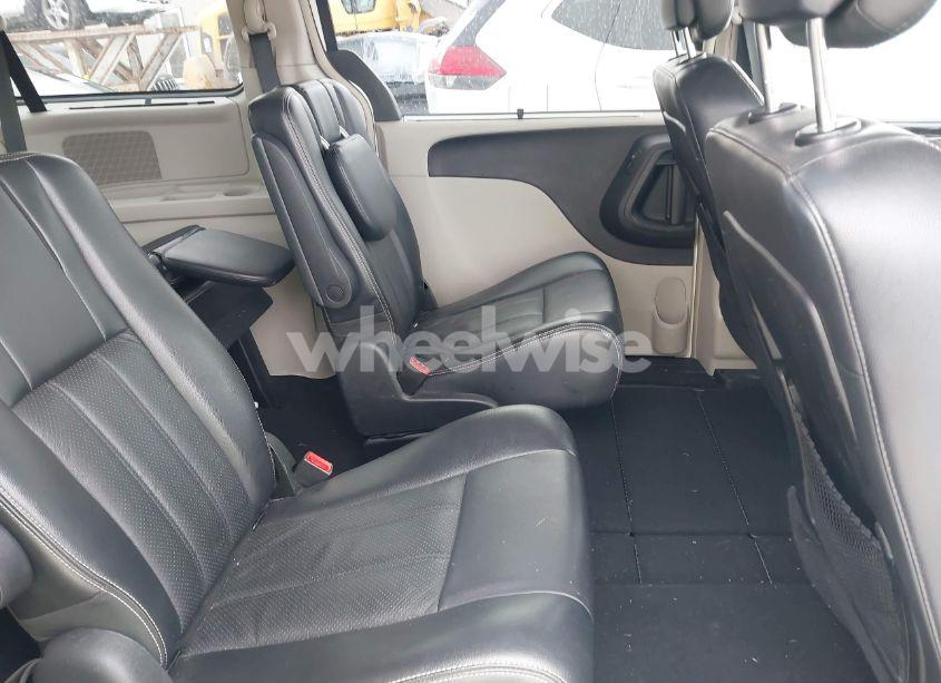 Photo 8 of 2011 Chrysler Town & COUNTRY TOURING-L (VIN 2A4RR8DG3BR633419)