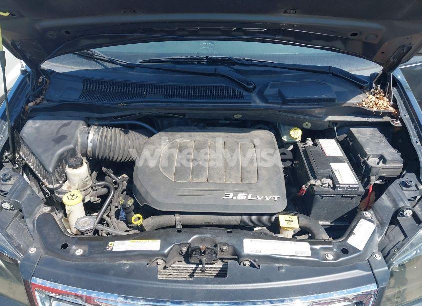 Photo 10 of 2011 Chrysler Town & COUNTRY TOURING-L (VIN 2A4RR8DG3BR676044)