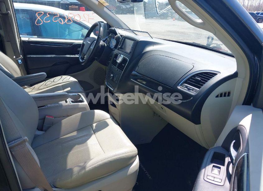 Photo 5 of 2011 Chrysler Town & COUNTRY TOURING-L (VIN 2A4RR8DG3BR676044)