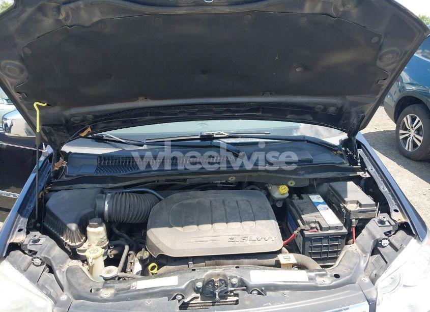 Photo 10 of 2011 Chrysler Town & COUNTRY TOURING-L (VIN 2A4RR8DG4BR609503)