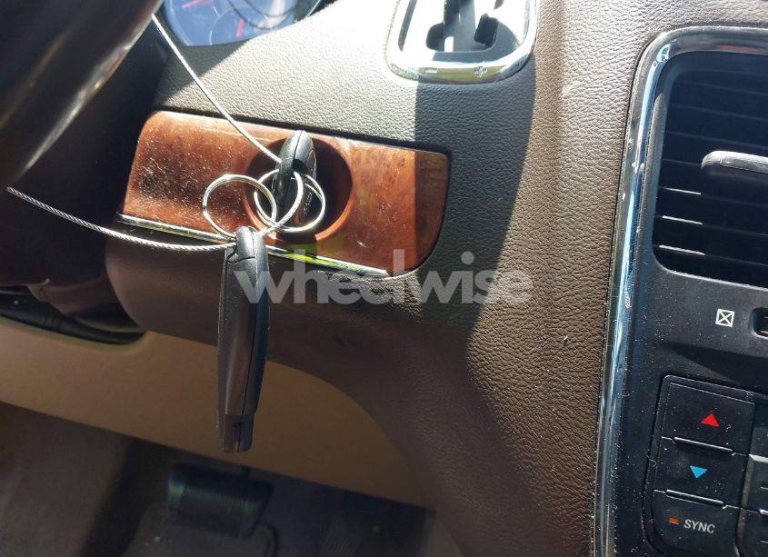 Photo 11 of 2011 Chrysler Town & COUNTRY TOURING-L (VIN 2A4RR8DG4BR609503)