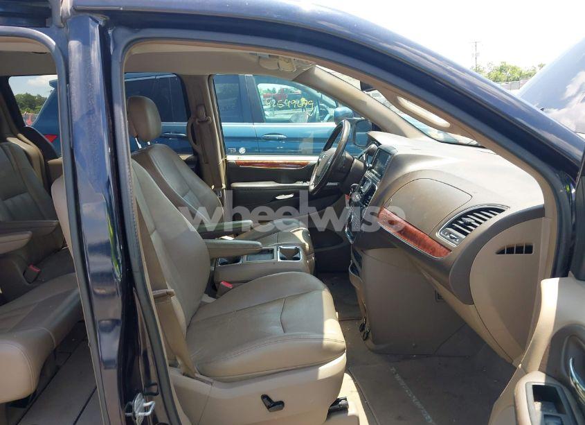 Photo 5 of 2011 Chrysler Town & COUNTRY TOURING-L (VIN 2A4RR8DG4BR609503)