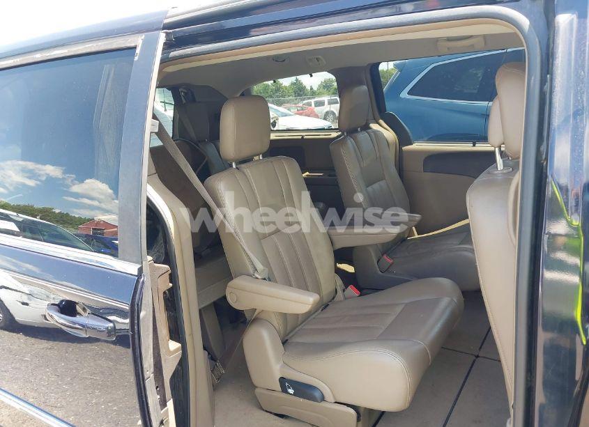 Photo 8 of 2011 Chrysler Town & COUNTRY TOURING-L (VIN 2A4RR8DG4BR609503)