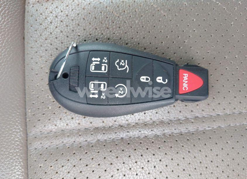 Photo 11 of 2011 Chrysler Town & COUNTRY TOURING-L (VIN 2A4RR8DG4BR616693)