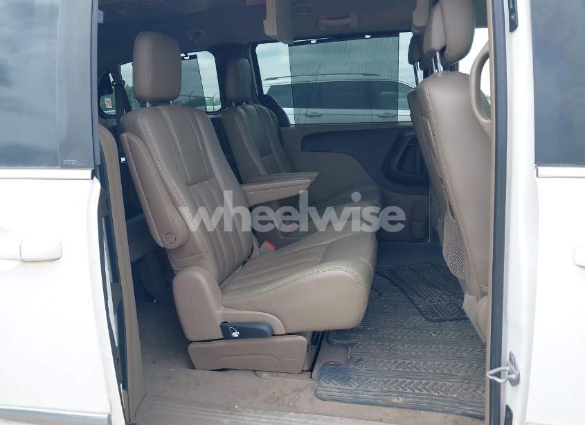 Photo 8 of 2011 Chrysler Town & COUNTRY TOURING-L (VIN 2A4RR8DG4BR616693)