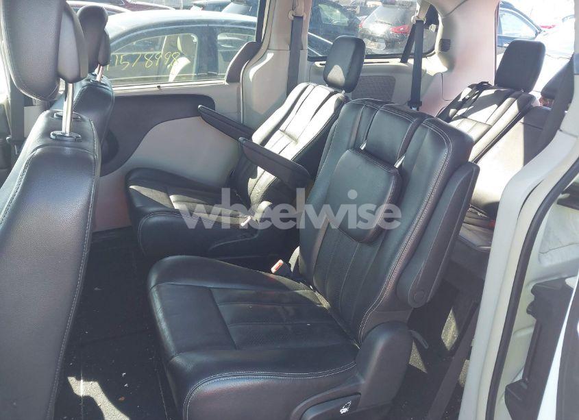 Photo 8 of 2011 Chrysler Town & COUNTRY TOURING-L (VIN 2A4RR8DG4BR617021)