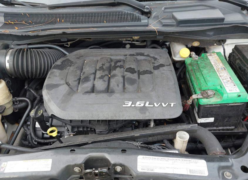 Photo 10 of 2011 Chrysler Town & COUNTRY TOURING-L (VIN 2A4RR8DG4BR703073)